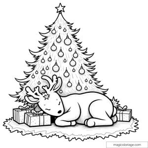 Renne endormi sous sapin de Noël décoré avec cadeaux